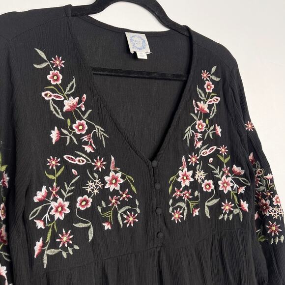 Francescas Blue Rain Medium Black Floral Embroidered V Neck Tiered Dress Crepe - Picture 5 of 10